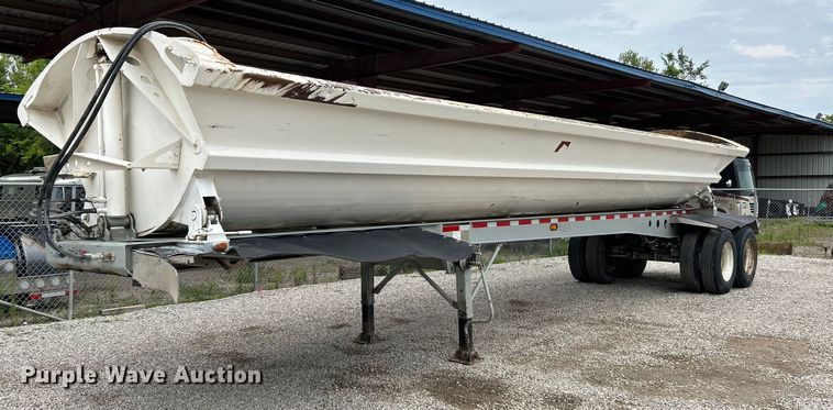 image for item OK9726 2001 SmithCo Manufacturing 2002  side dump trailer