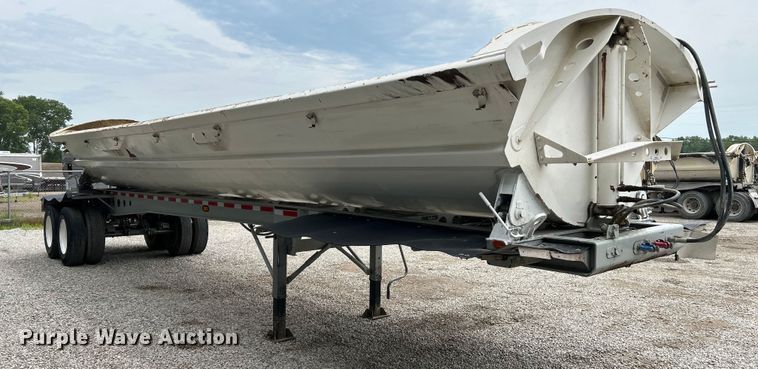 image for item OK9726 2001 SmithCo Manufacturing 2002  side dump trailer