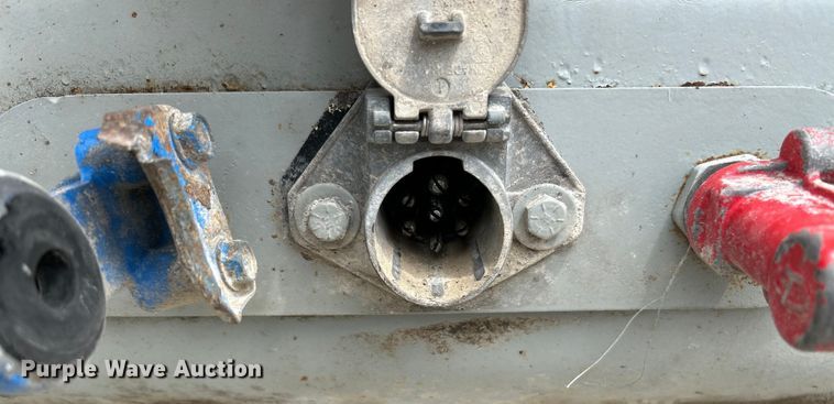 image for item OK9726 2001 SmithCo Manufacturing 2002  side dump trailer