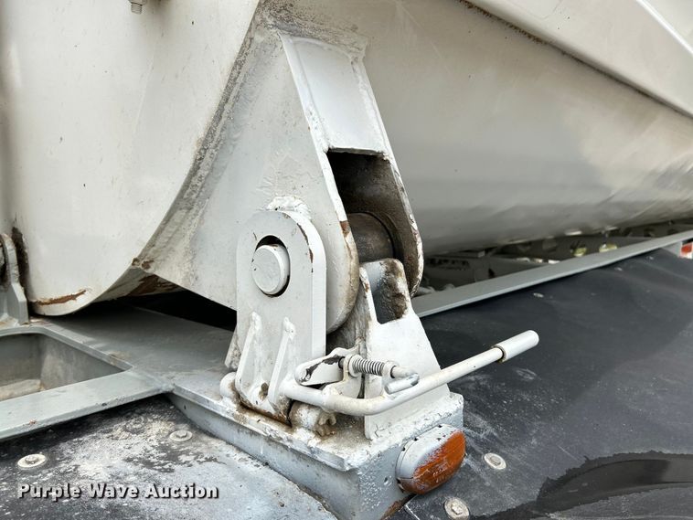 image for item OK9726 2001 SmithCo Manufacturing 2002  side dump trailer