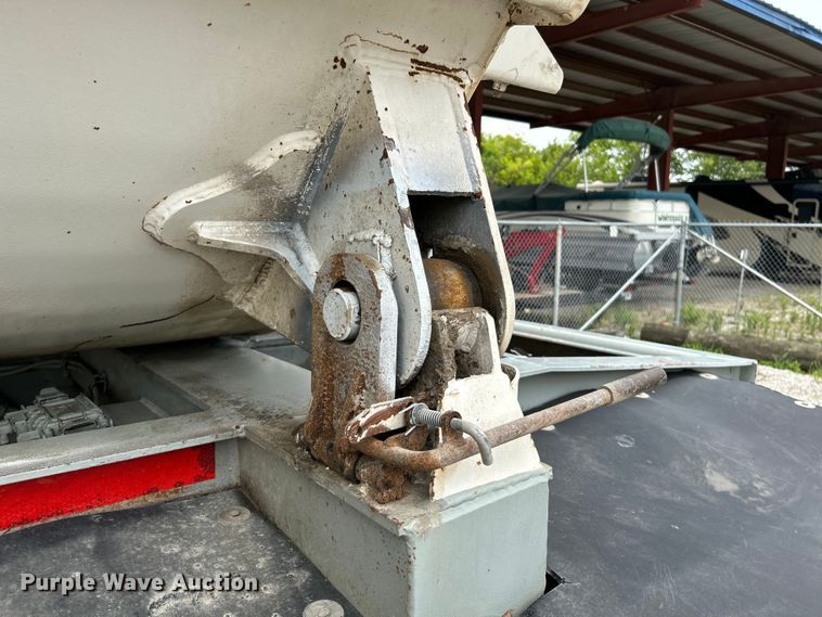 image for item OK9726 2001 SmithCo Manufacturing 2002  side dump trailer