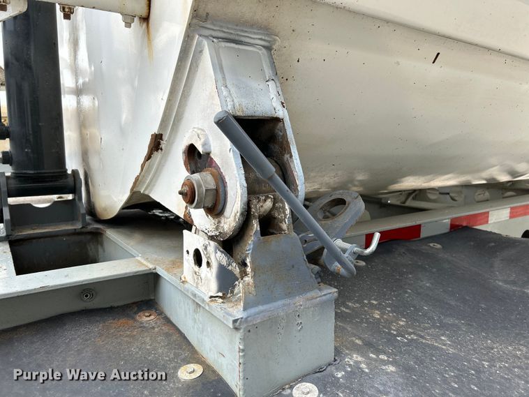 image for item OK9726 2001 SmithCo Manufacturing 2002  side dump trailer