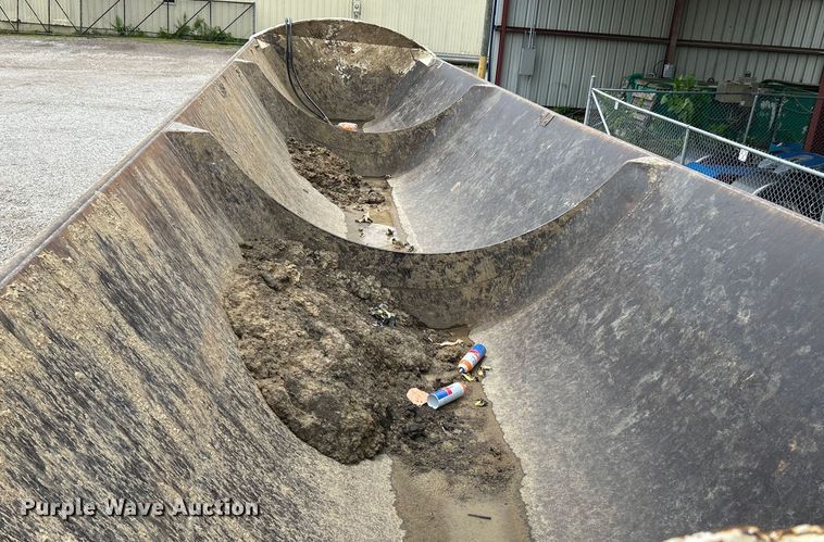 image for item OK9726 2001 SmithCo Manufacturing 2002  side dump trailer