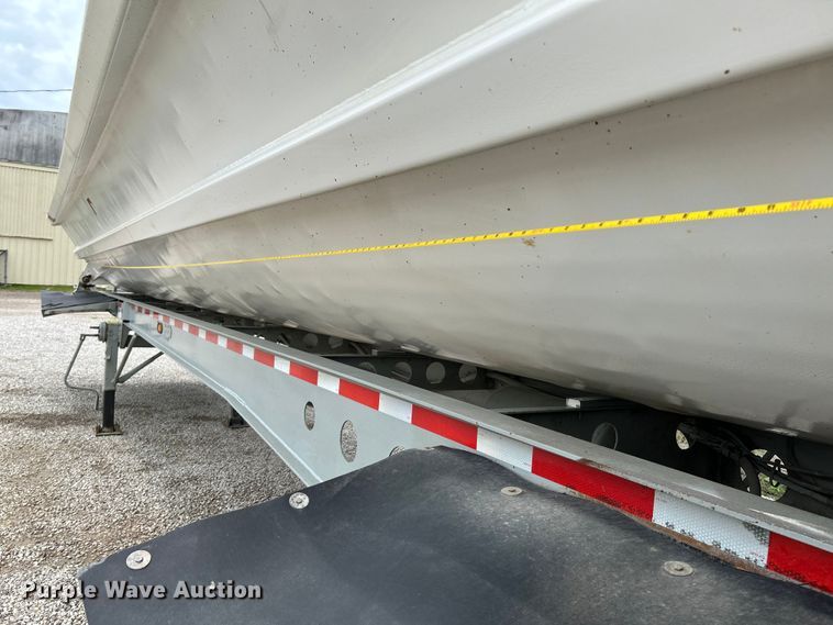 image for item OK9726 2001 SmithCo Manufacturing 2002  side dump trailer