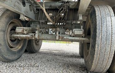 image for item OK9726 2001 SmithCo Manufacturing 2002  side dump trailer