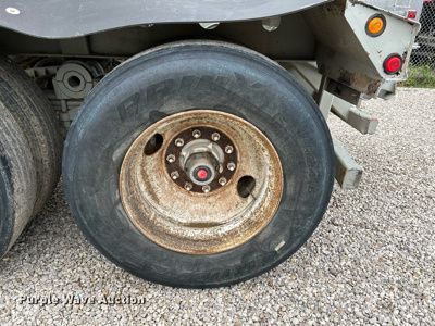 image for item OK9726 2001 SmithCo Manufacturing 2002  side dump trailer