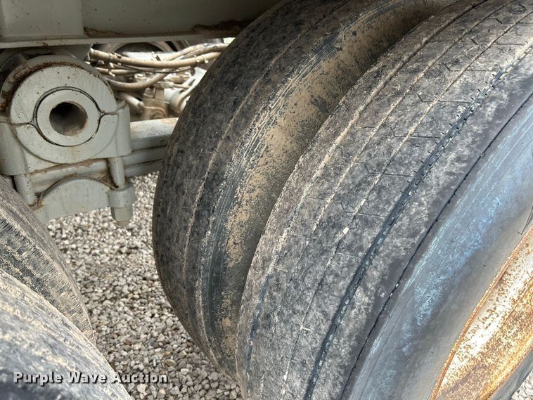 image for item OK9726 2001 SmithCo Manufacturing 2002  side dump trailer