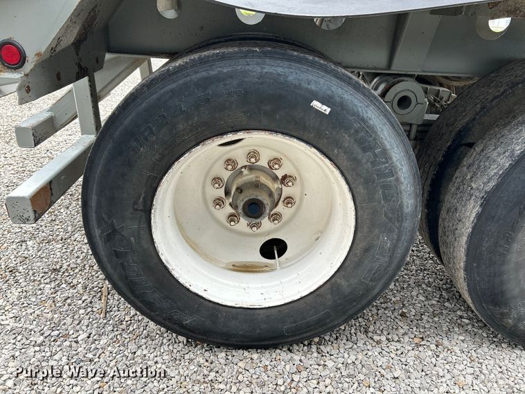 image for item OK9726 2001 SmithCo Manufacturing 2002  side dump trailer