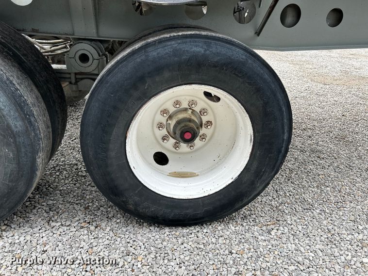 image for item OK9726 2001 SmithCo Manufacturing 2002  side dump trailer