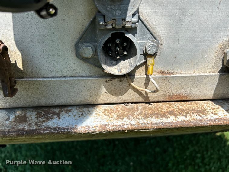 image for item OK9735 2000 Reitnouer  flatbed trailer