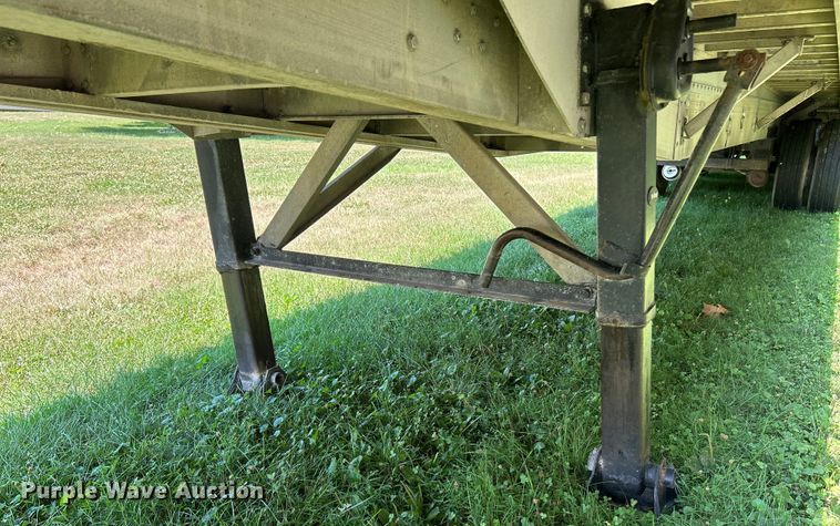 image for item OK9735 2000 Reitnouer  flatbed trailer