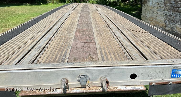 image for item OK9735 2000 Reitnouer  flatbed trailer