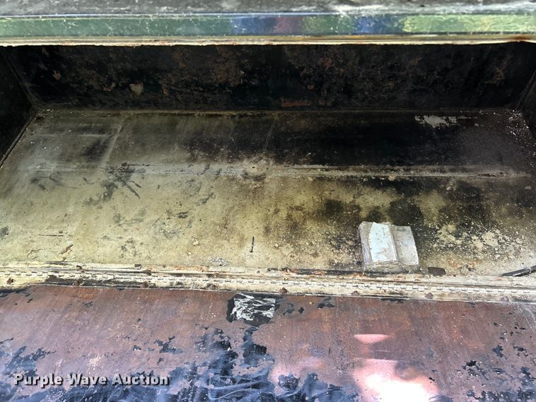 image for item OK9735 2000 Reitnouer  flatbed trailer