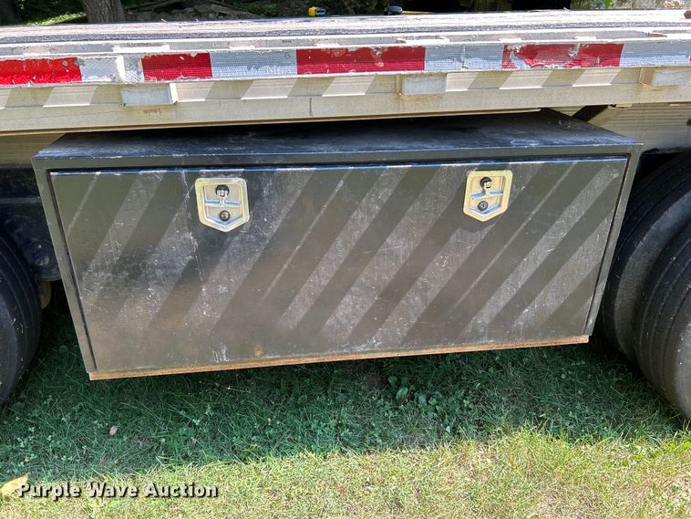 image for item OK9735 2000 Reitnouer  flatbed trailer