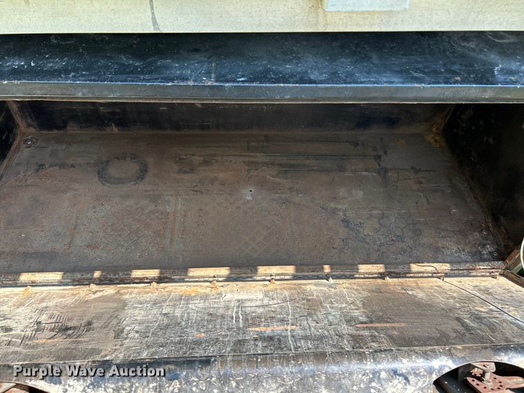 image for item OK9735 2000 Reitnouer  flatbed trailer