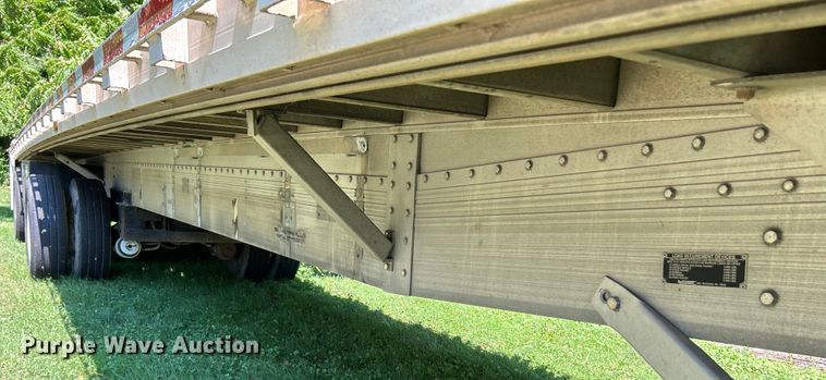 image for item OK9735 2000 Reitnouer  flatbed trailer
