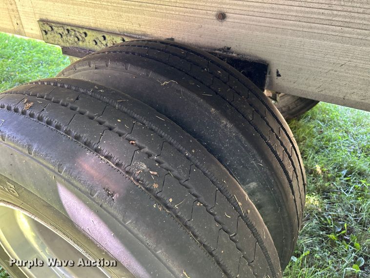 image for item OK9735 2000 Reitnouer  flatbed trailer