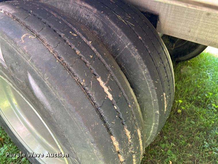 image for item OK9735 2000 Reitnouer  flatbed trailer