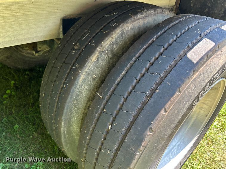 image for item OK9735 2000 Reitnouer  flatbed trailer