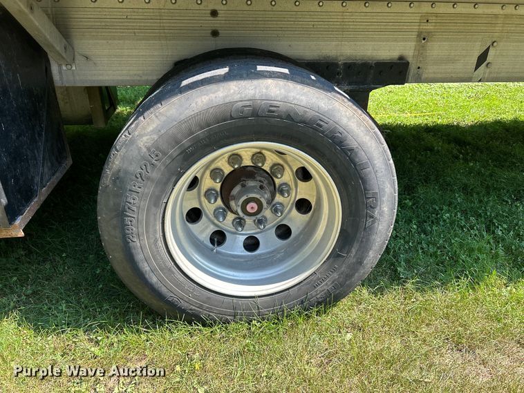 image for item OK9735 2000 Reitnouer  flatbed trailer