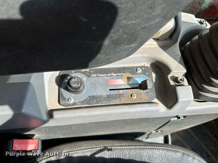 image for item DM0324 2019 Kubota  SVL75-2 tracked skid steer loader