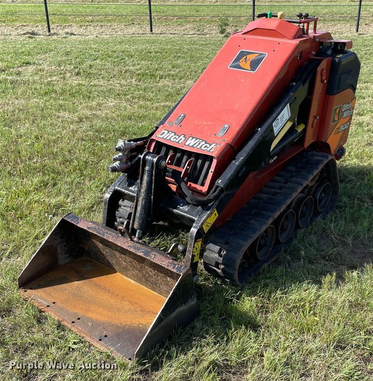 image for item DM0329 2019 Ditch Witch  SK800 compact utility loader