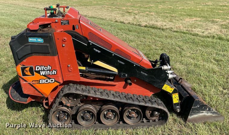 image for item DM0329 2019 Ditch Witch  SK800 compact utility loader