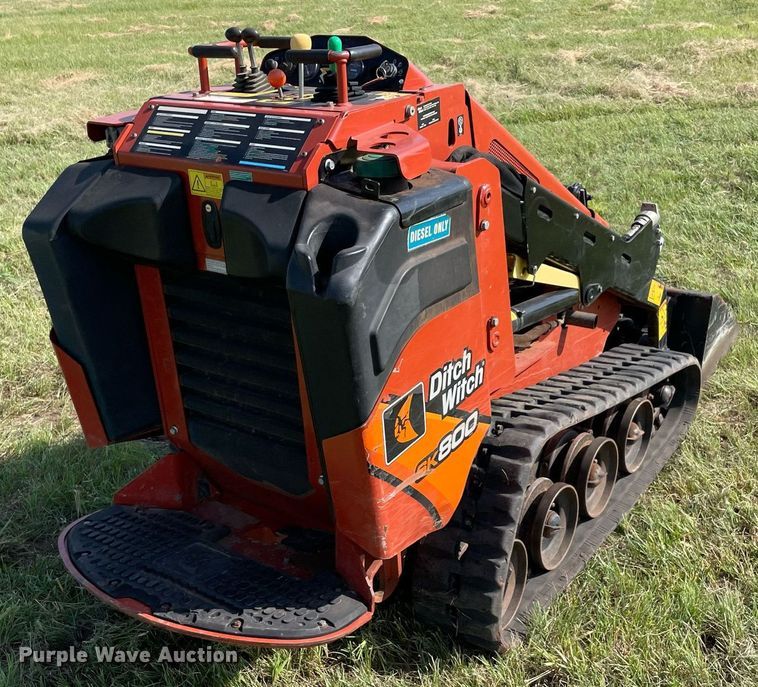 image for item DM0329 2019 Ditch Witch  SK800 compact utility loader