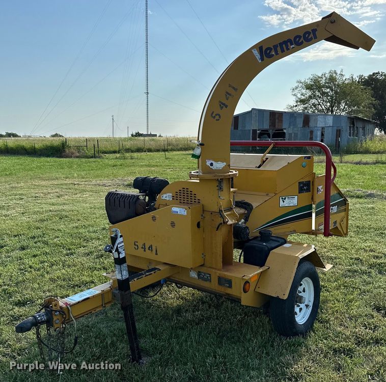image for item DM0341 2014 Vermeer BC700XL wood chipper
