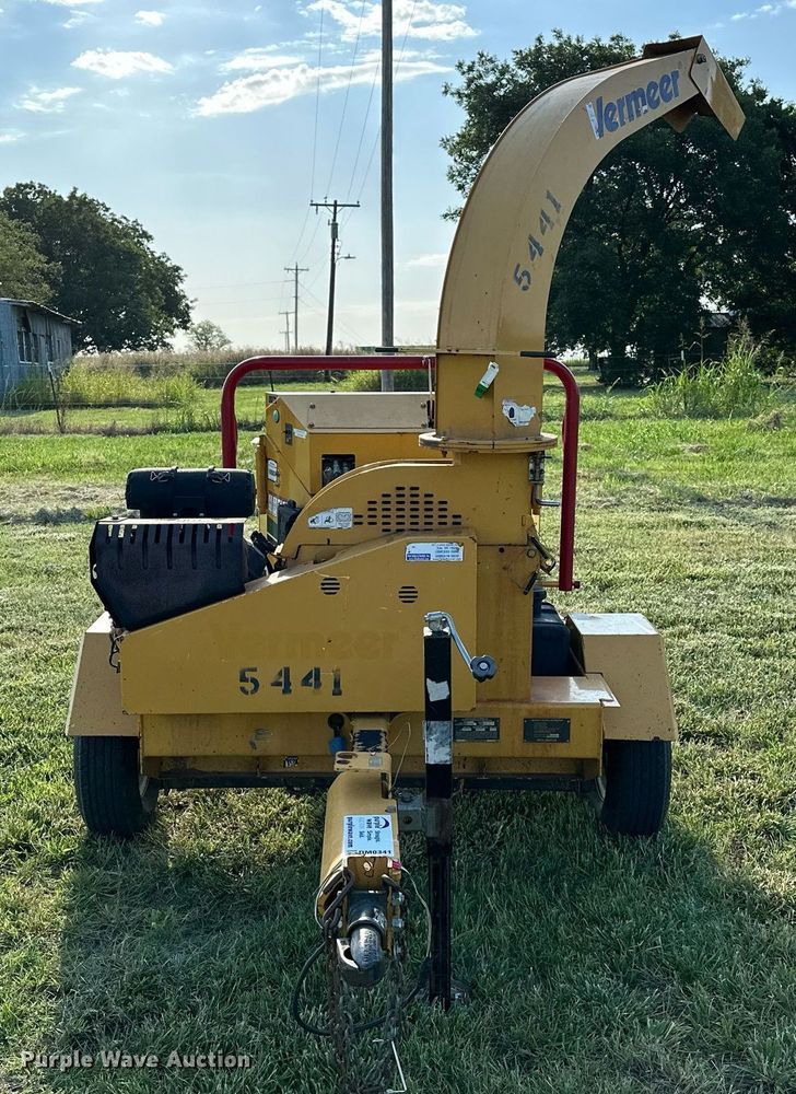 image for item DM0341 2014 Vermeer BC700XL wood chipper