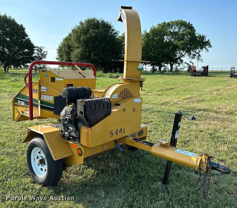 image for item DM0341 2014 Vermeer BC700XL wood chipper