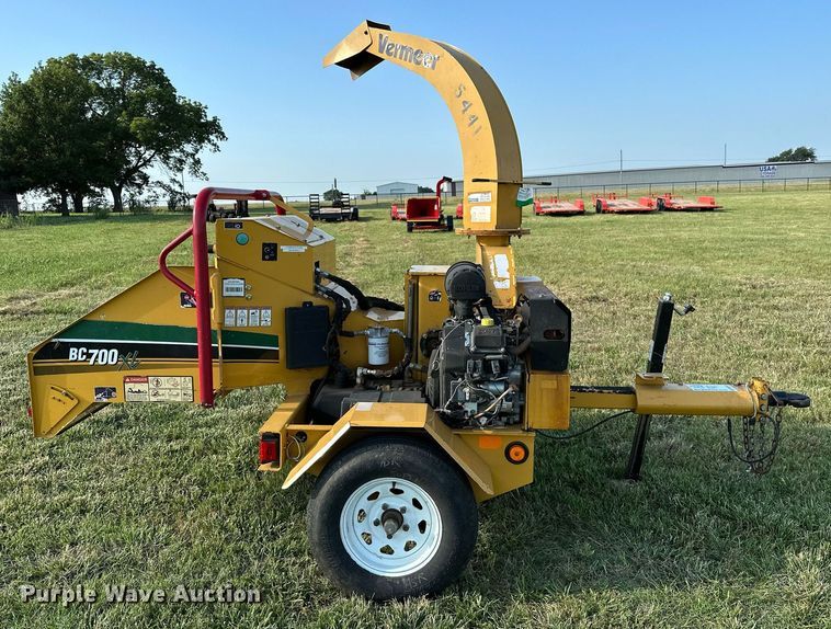 image for item DM0341 2014 Vermeer BC700XL wood chipper