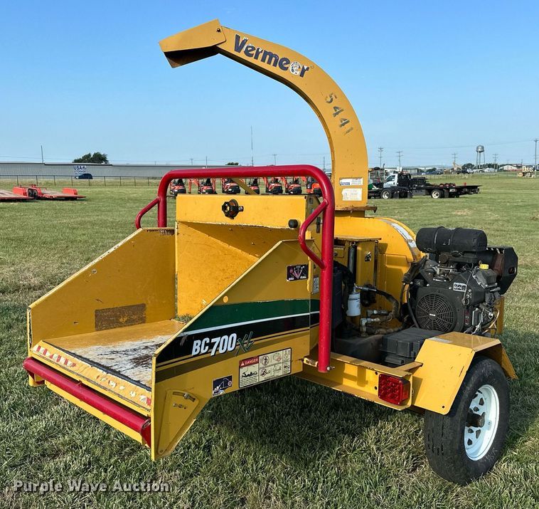 image for item DM0341 2014 Vermeer BC700XL wood chipper