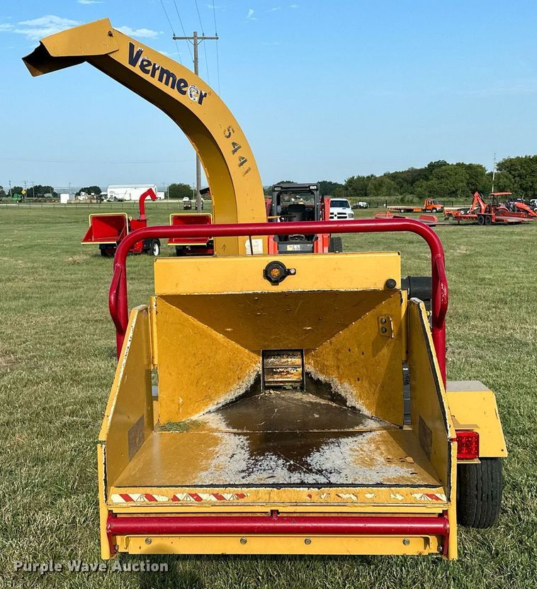 image for item DM0341 2014 Vermeer BC700XL wood chipper