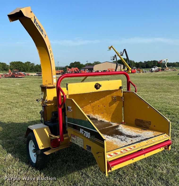 image for item DM0341 2014 Vermeer BC700XL wood chipper