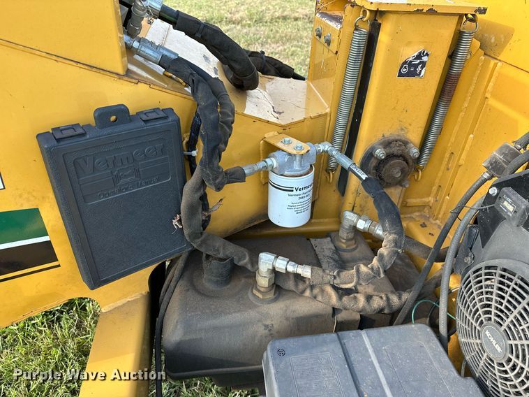image for item DM0341 2014 Vermeer BC700XL wood chipper