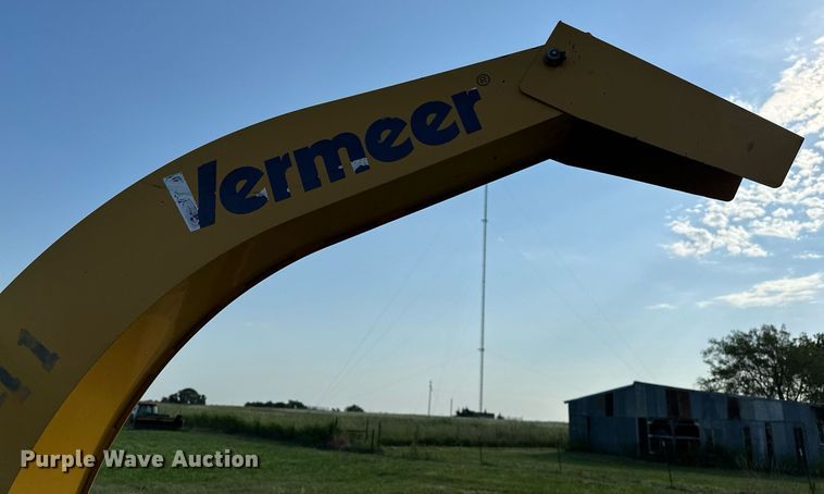 image for item DM0341 2014 Vermeer BC700XL wood chipper