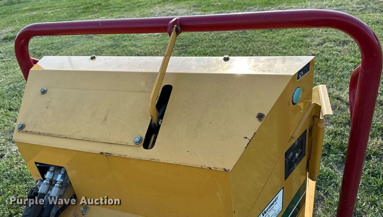 image for item DM0341 2014 Vermeer BC700XL wood chipper