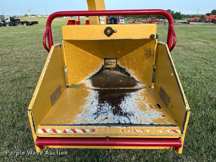 image for item DM0341 2014 Vermeer BC700XL wood chipper