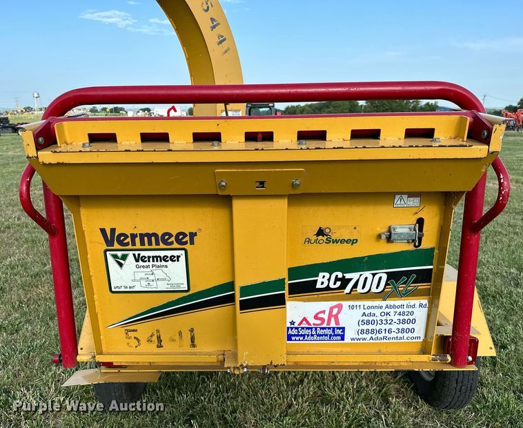 image for item DM0341 2014 Vermeer BC700XL wood chipper