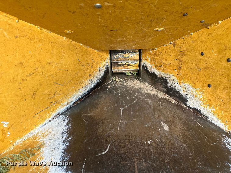 image for item DM0341 2014 Vermeer BC700XL wood chipper