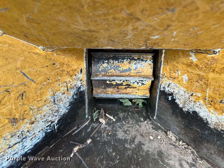 image for item DM0341 2014 Vermeer BC700XL wood chipper