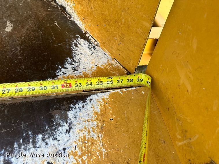 image for item DM0341 2014 Vermeer BC700XL wood chipper