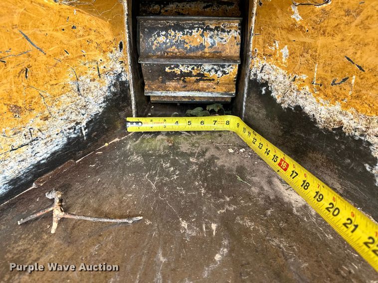 image for item DM0341 2014 Vermeer BC700XL wood chipper