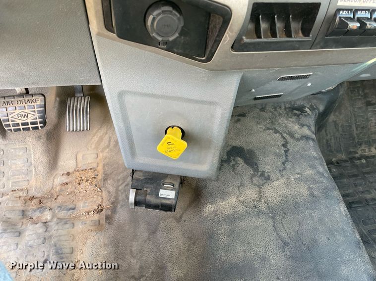 image for item DM0362 2015 Ford F650 Super Duty rollback truck