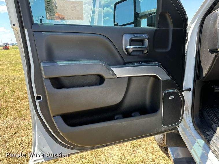 image for item DP3171 2019 Chevrolet  Silverado 2500HD  Crew Cab pickup truck