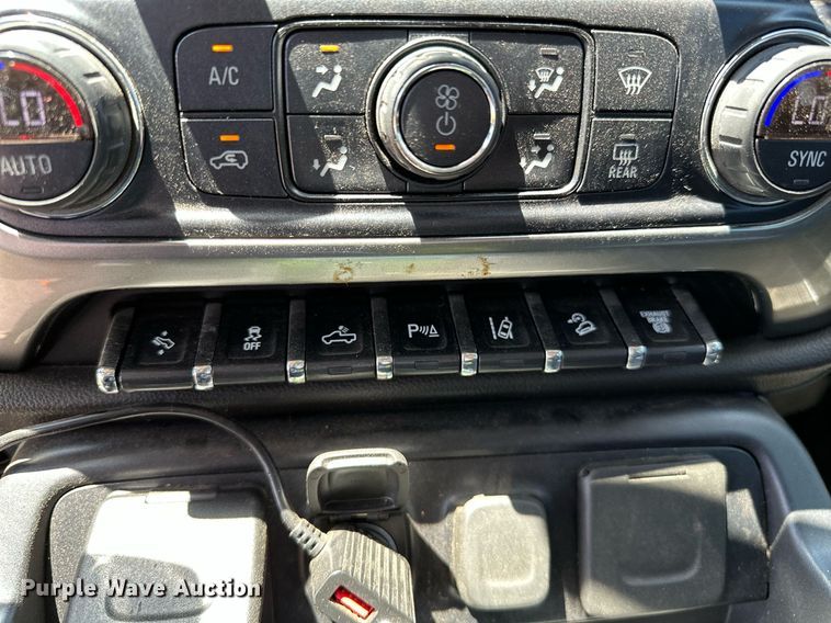 image for item DP3171 2019 Chevrolet  Silverado 2500HD  Crew Cab pickup truck