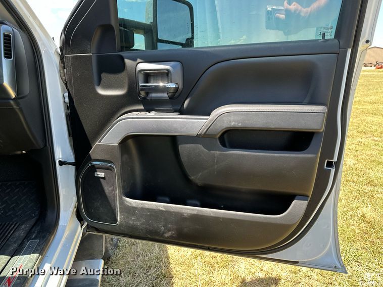 image for item DP3171 2019 Chevrolet  Silverado 2500HD  Crew Cab pickup truck