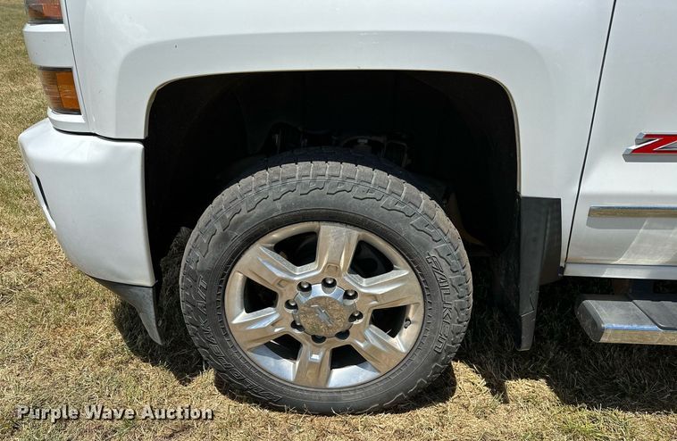 image for item DP3171 2019 Chevrolet  Silverado 2500HD  Crew Cab pickup truck