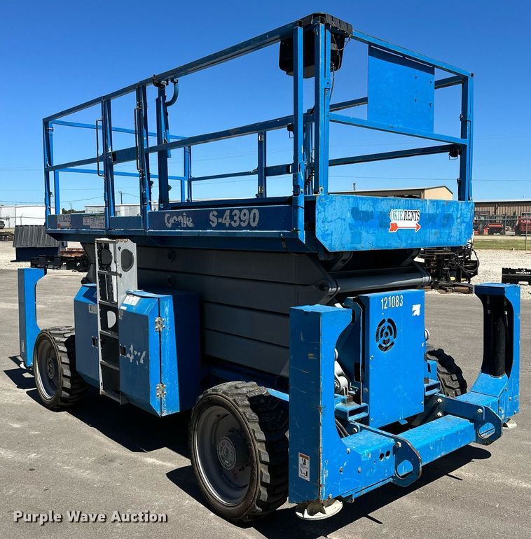 image for item DP3172 2013 Genie GS-4390  scissor lift